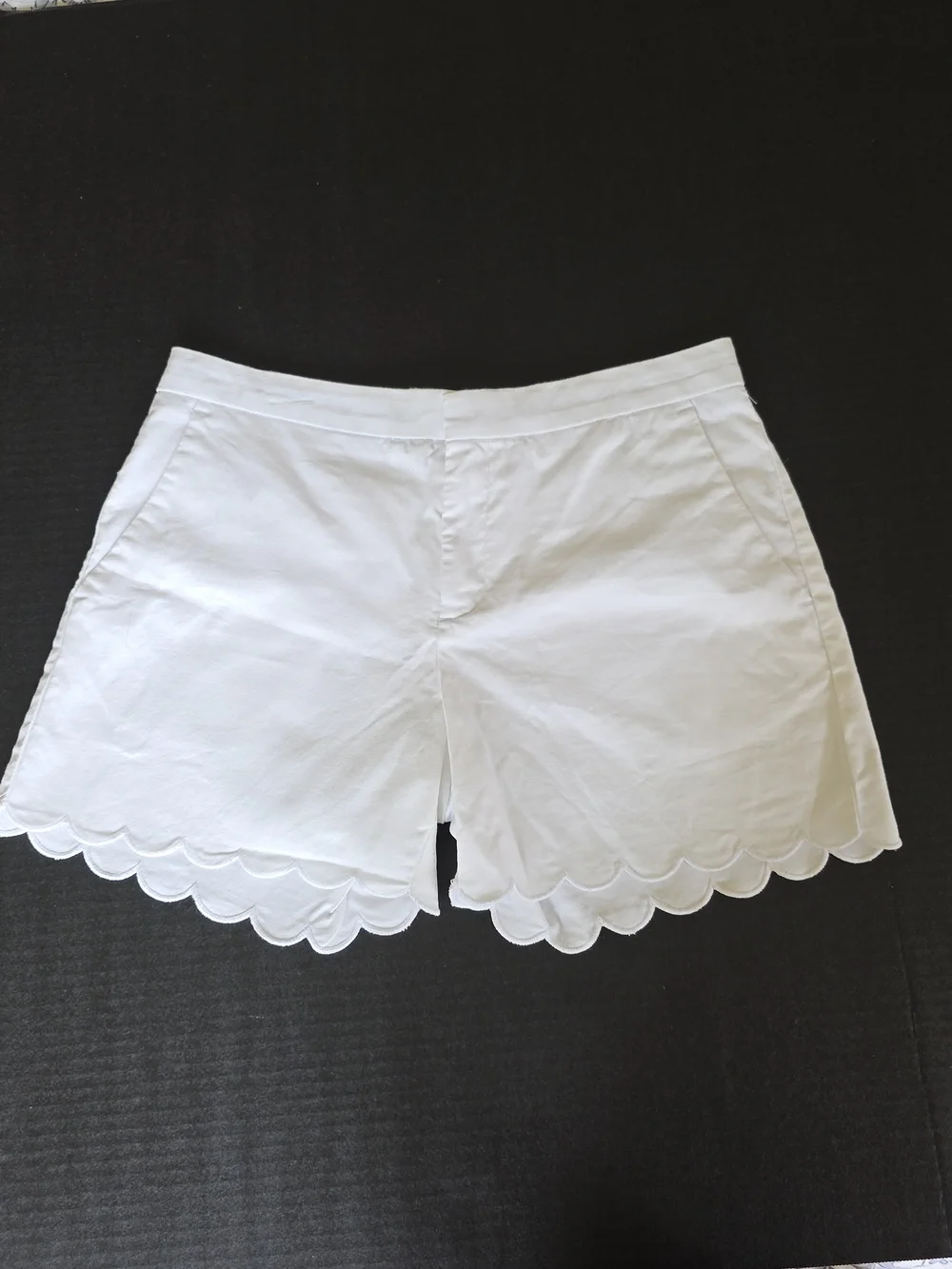 Banana Republic White Scalloped Shorts High Waisted Quiet Luxury Coastal Chic - Picture 2 of 6